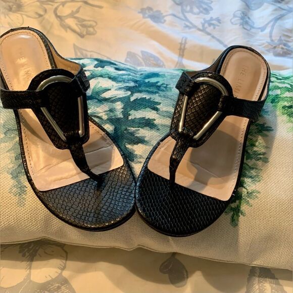 The Limited Sandals - Picture 2 of 6